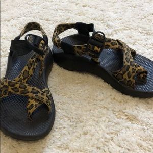 Leopard print Chacos